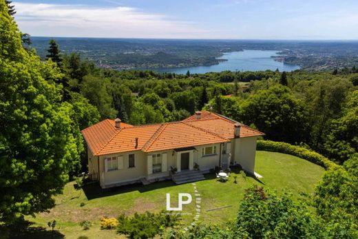 Villa in Nebbiuno, Provincia di Novara