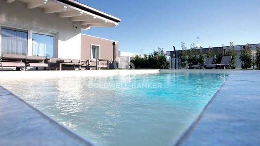 Villa in Castiglione delle Stiviere, Mantua