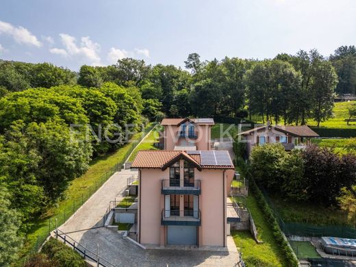 Villa a Gavirate, Varese