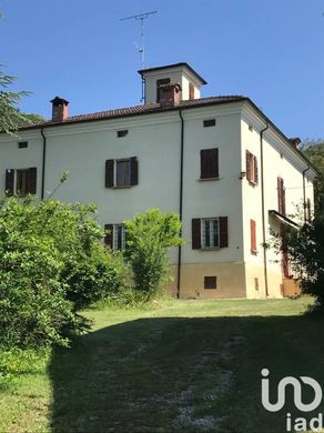 Villa a Prignano sulla Secchia, Modena