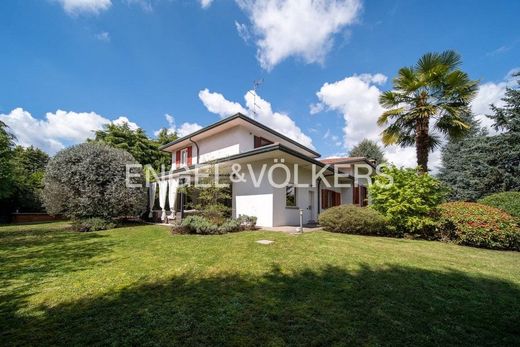 Villa in Fino Mornasco, Provincia di Como