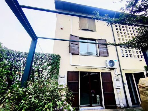 Casa di lusso a Bergamo, Lombardia