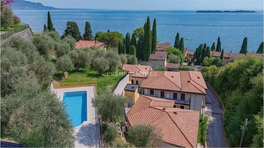 Apartment / Etagenwohnung in Gardone Riviera, Provincia di Brescia