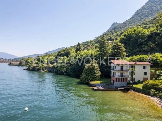 Villa Castelveccana, Varese ilçesinde