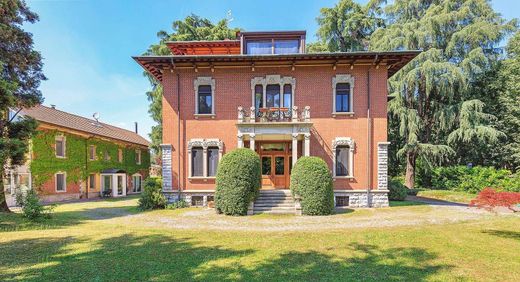 Villa a Saronno, Varese