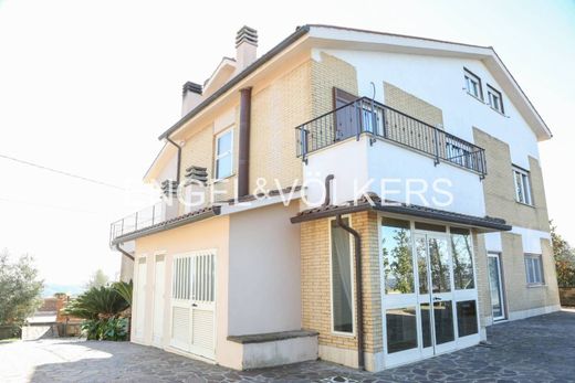 Villa Magliano Sabina, Rieti ilçesinde