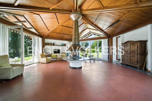 Somma Lombardo, Provincia di Vareseのヴィラ