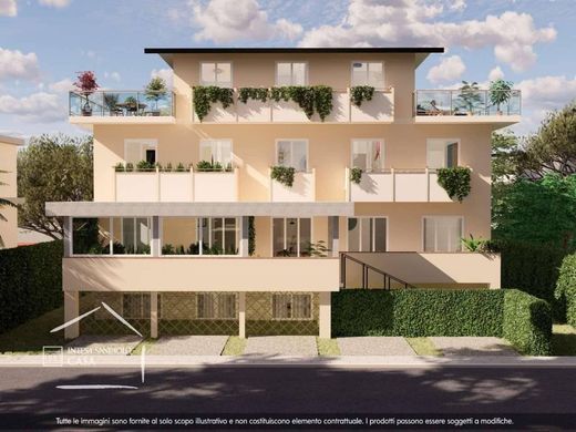 Apartment / Etagenwohnung in Camaiore, Provincia di Lucca