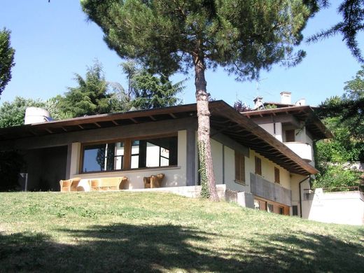 Villa in Cellatica, Provincia di Brescia