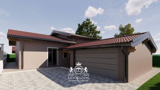 Villa in Lesa, Provincia di Novara