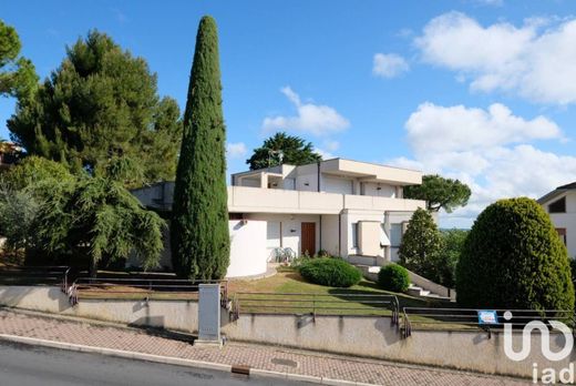 Villa Belvedere Ostrense, Ancona ilçesinde