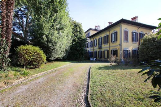 Villa a Carate Brianza, Monza e Brianza