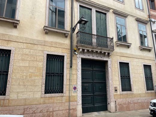 Luxe woning in Bassano del Grappa, Provincia di Vicenza