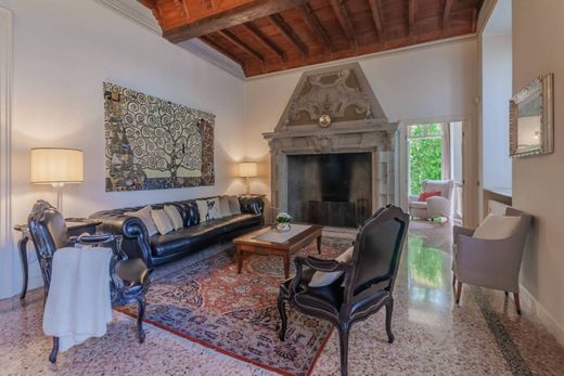 Daire Besana in Brianza, Monza e della Brianza ilçesinde