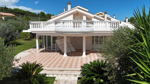 Villa in Città Sant'Angelo, Provincia di Pescara
