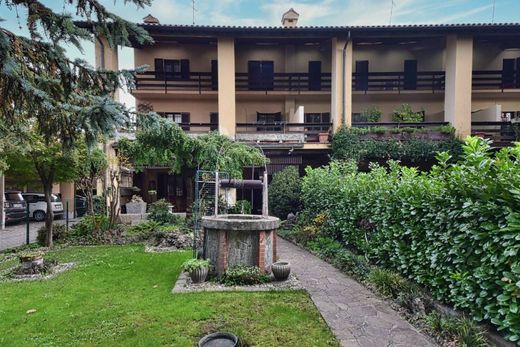 Rijtjeshuis in Monza, Provincia di Monza e della Brianza