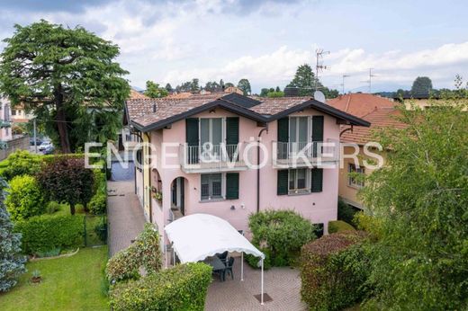 别墅  Vedano Olona, 瓦雷泽省