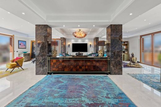 Penthouse Massa, Massa-Carrara ilçesinde