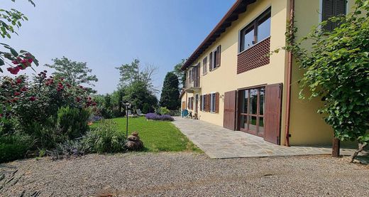 Country House in Castelnuovo Calcea, Provincia di Asti