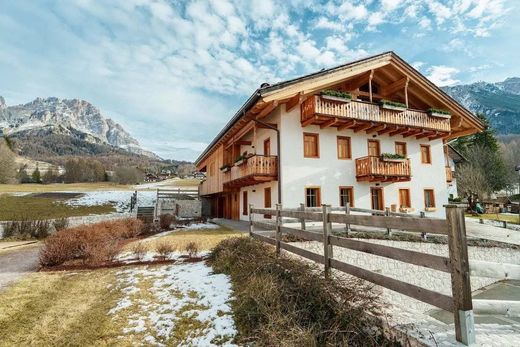 Apartment / Etagenwohnung in Cortina d’Ampezzo, Provincia di Belluno