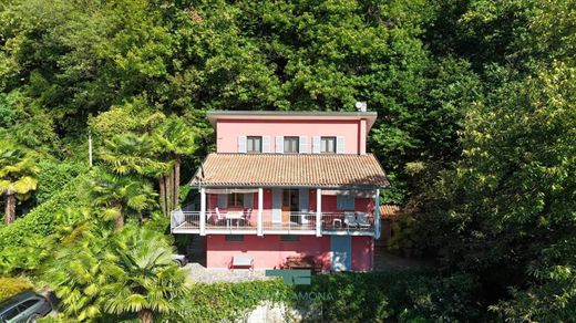 Luxus-Haus in Porto Valtravaglia, Provincia di Varese