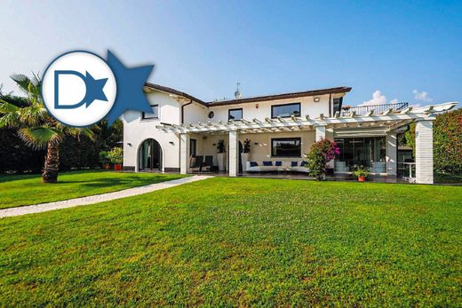 Villa in Pietrasanta, Provincia di Lucca