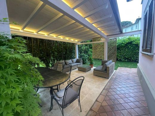 منزل مسطّب متراص ﻓﻲ Camaiore, Provincia di Lucca