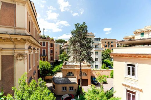 Apartment / Etagenwohnung in Rom, Latium