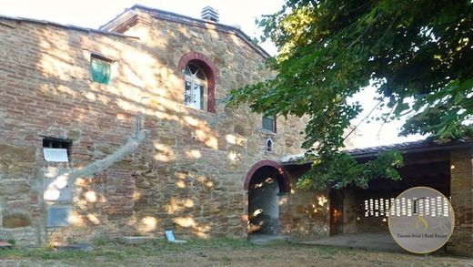 Villa in Asciano, Province of Siena