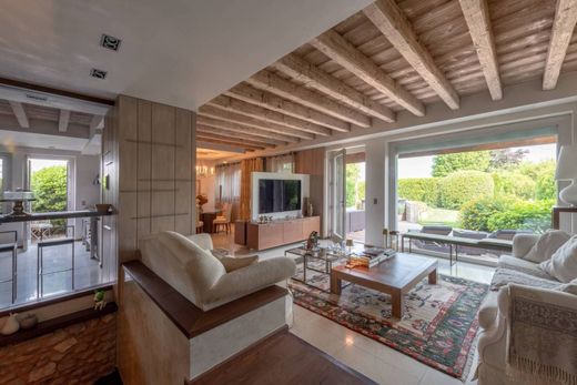 Country House in Castiglione delle Stiviere, Province of Mantua