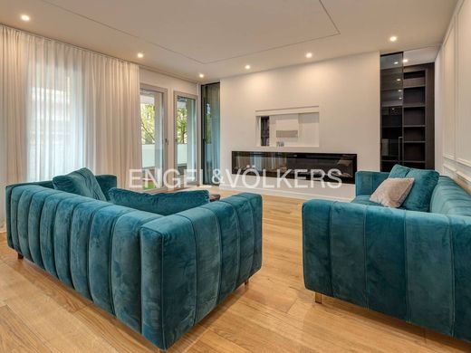 Piso / Apartamento en Lecco, Provincia di Lecco