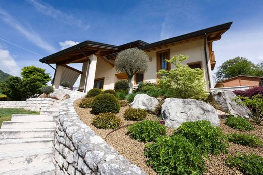 Casa di lusso a Pedavena, Belluno