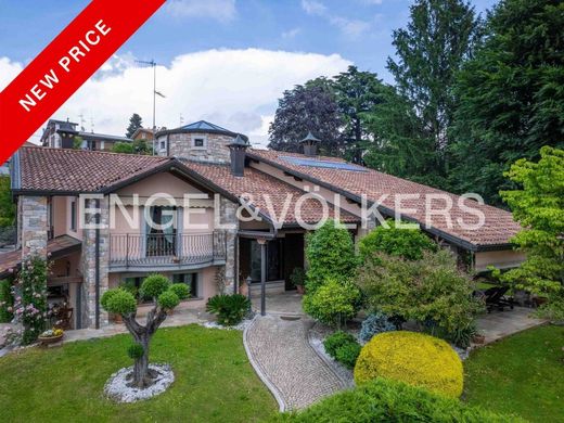 Villa a Oggiona-Santo Stefano, Varese