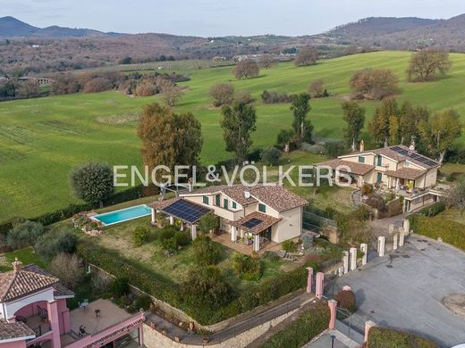 Apartment in Trevignano Romano, Rome