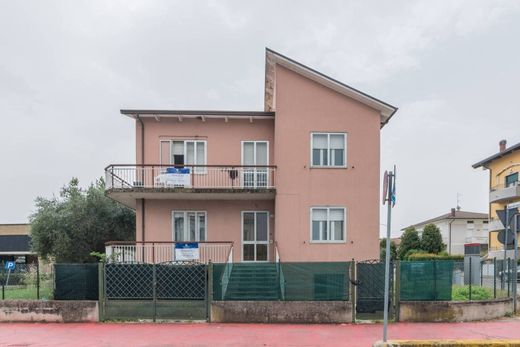 Edificio en Morciano di Romagna, Rímini