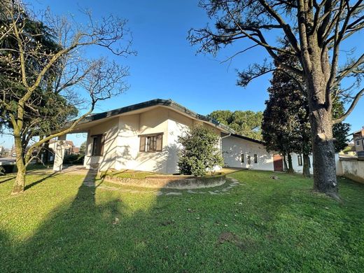 Villa in Santo Stefano Ticino, Città metropolitana di Milano