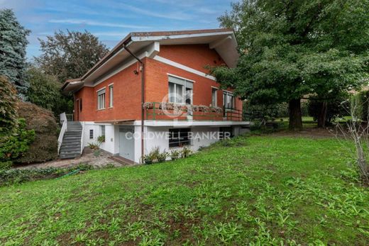 Villa a Bernareggio, Monza e Brianza