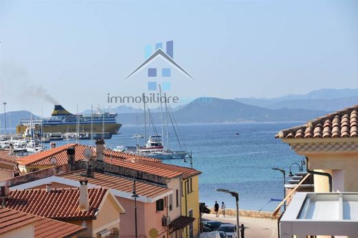 Apartment / Etagenwohnung in Golfo Aranci, Provincia di Sassari