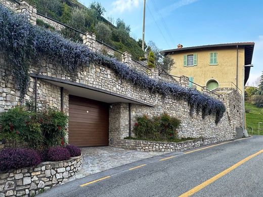 郊区住宅  Montevecchia, 莱科省