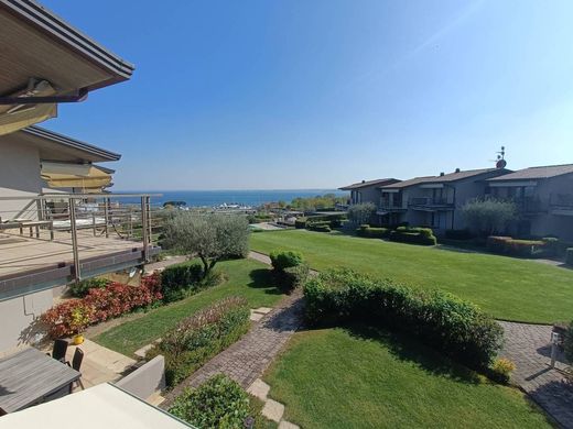 Villa a Moniga del Garda, Brescia