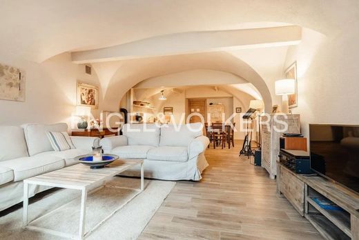 Köy evi Carro, La Spezia ilçesinde