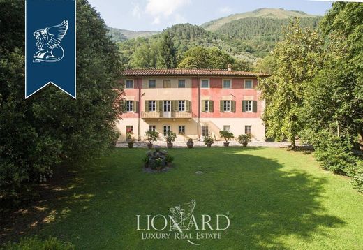 Villa Borgo a Mozzano, Lucca ilçesinde