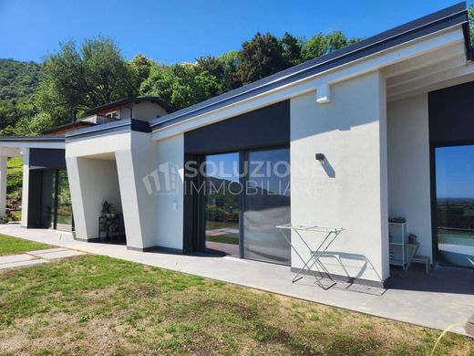 Villa in Alzano Lombardo, Provincia di Bergamo