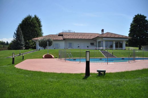 Villa a La Morra, Cuneo