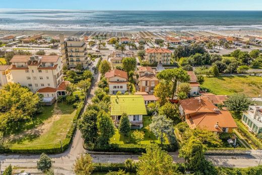 Villa a Camaiore, Lucca