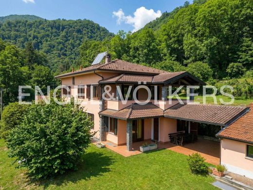 Villa in Cuveglio, Provincia di Varese