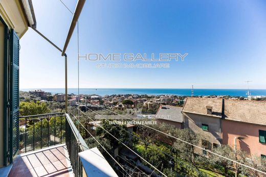 Apartment / Etagenwohnung in Genua, Ligurien