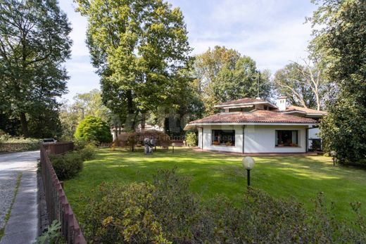 Villa in Lesmo, Provincia di Monza e della Brianza