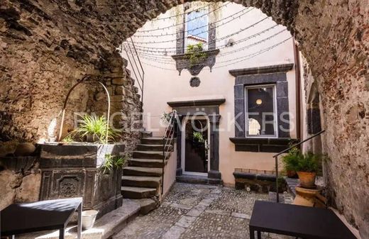 Casa di lusso a Castiglione di Sicilia, Catania