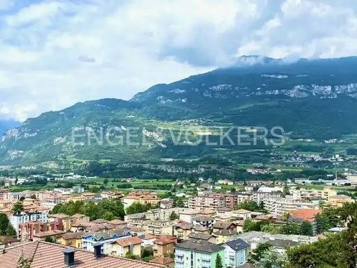 Villa Rovereto, Trento ilçesinde